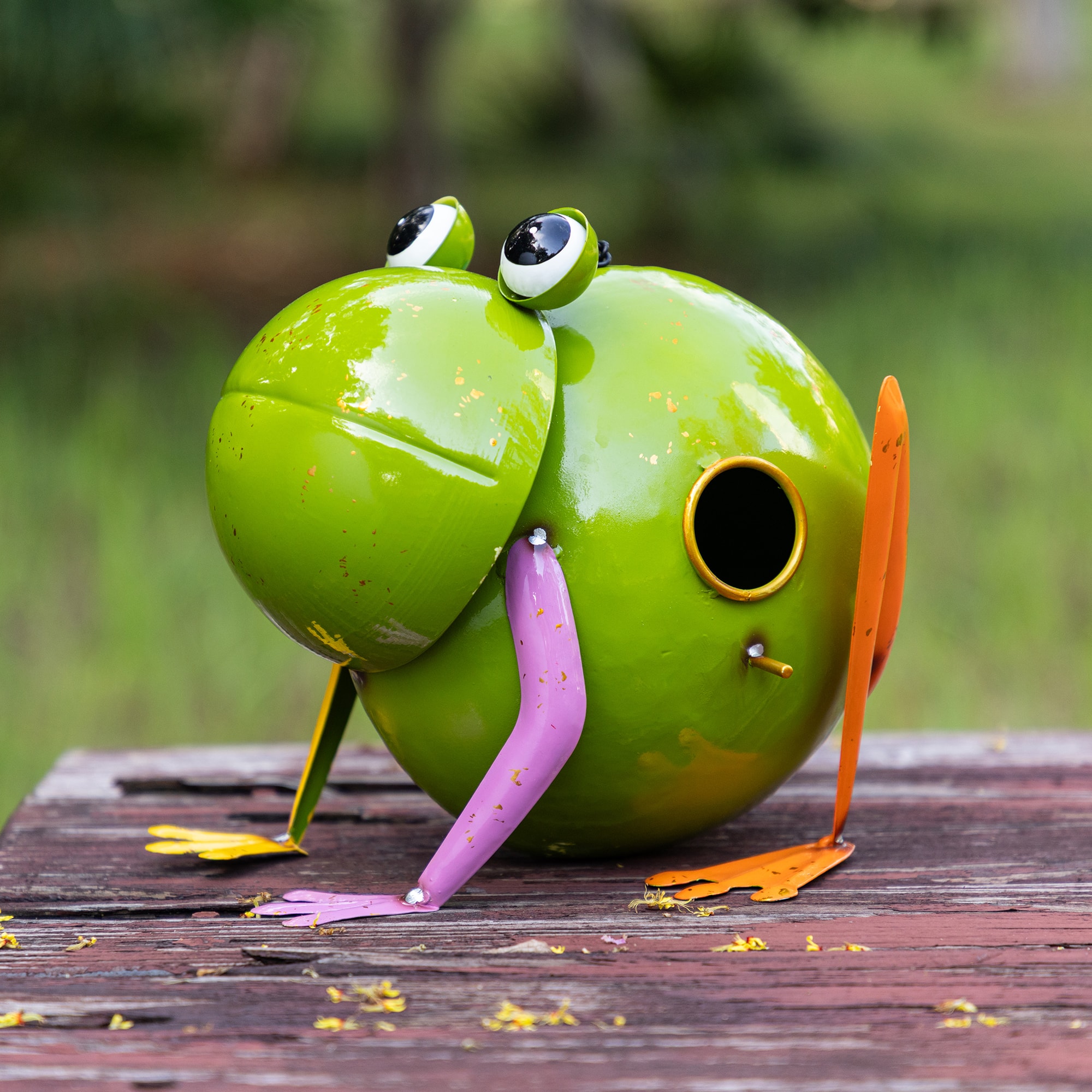 Glitzhome® 9" Metal Glossy Frog Outdoor Garden Birdhouse